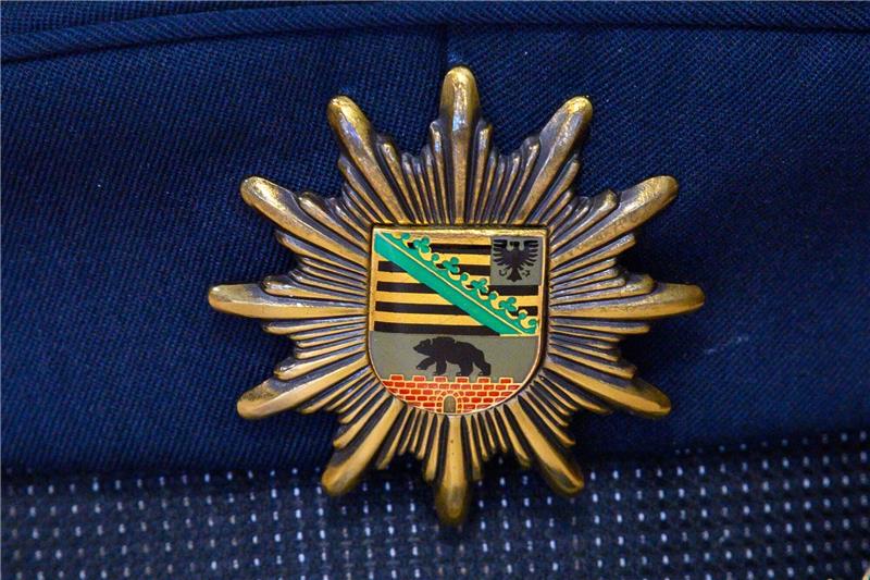 Weiterer Chat von Polizeischülern im Fokus von Ermittlern Das Wappen der Landespolizei von Sachsen-Anhalt.