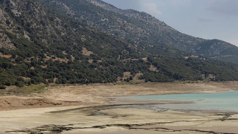 Dürre in Griechenland bringt Dorf in Stausee zum Vorschein Das Wasser geht immer weiter zurück.