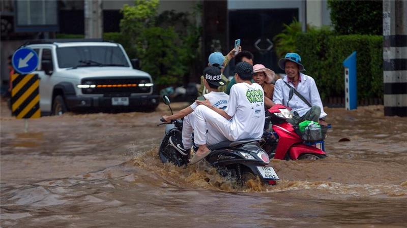 Überflutungen in Touristenhotspot: Land unter in Chiang Mai Das Wasser stand teilweise einen Meter hoch.