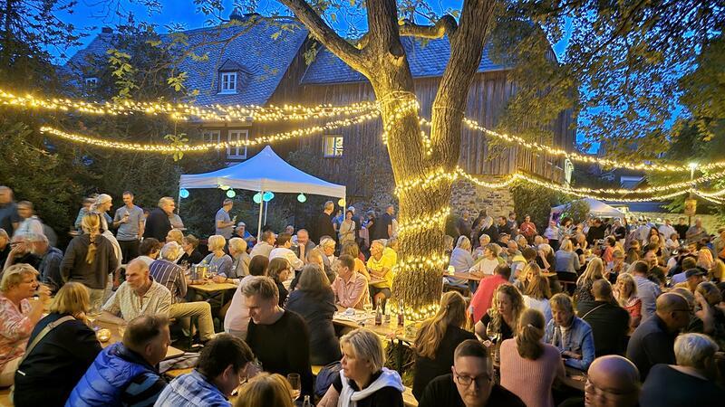 Das Weinfest ist an beiden Abenden richtig gut besucht.