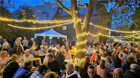 Das Weinfest ist an beiden Abenden richtig gut besucht.