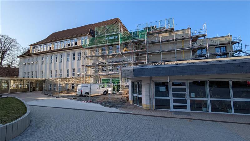 Das Werner-von-Siemens-Gymnasium erhält unter anderem einen neuen Eingangsbereich. Fertiggestellt werden soll der Anbau diesen Sommer.