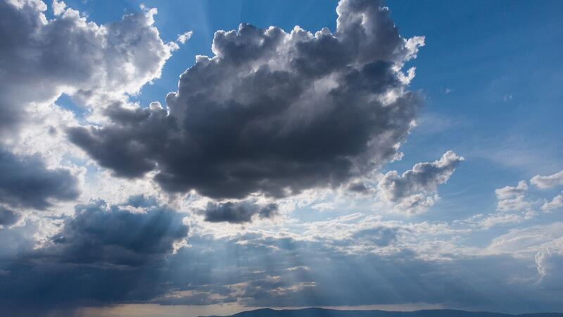 Mehr Stürme durch den Klimawandel - was ist dran? Das Wetter beschreibt nur einen kurzen Zeitraum. Klima beschreibt die Wetterbedingungen über einen langen Zeitraum.