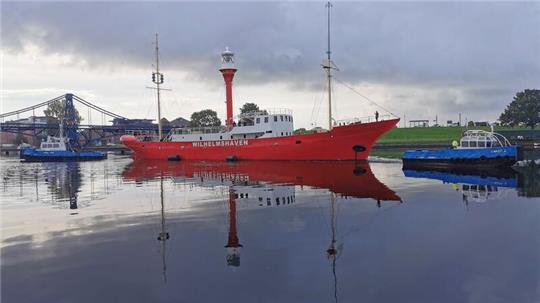 Das Wilhelmshavener Museumsfeuerschiff ist nach einem Werft-Aufenthalt zurück im Großen Hafen der Stadt. 