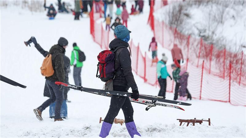 Das Winterwetter sorgt für Betrieb auf den Skipisten im Harz.