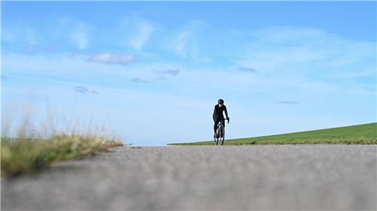 Das Wochenende startet freundlich und sonnig. (Symbolbild)