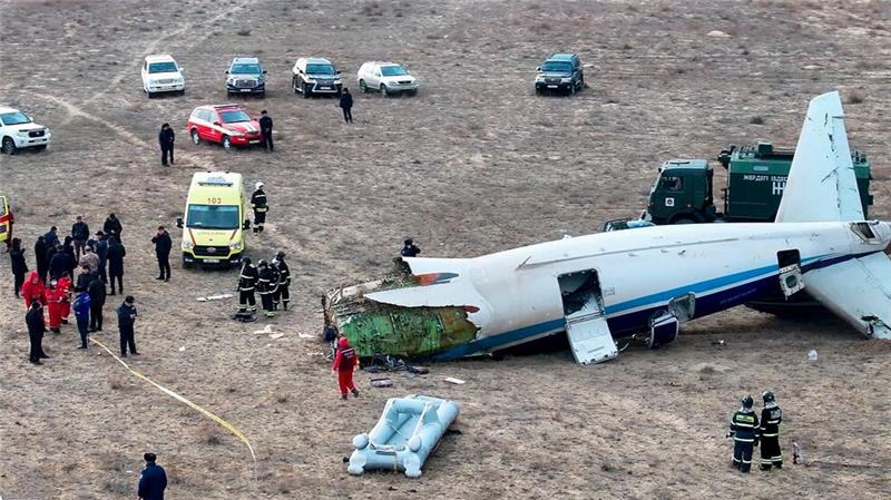 Fluglinie: 67 Menschen in abgestürzter Maschine Das Wrack der Embraer 190.