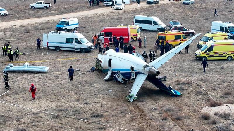Fluglinie: 67 Menschen in abgestürzter Maschine Das Wrack der Embraer 190.