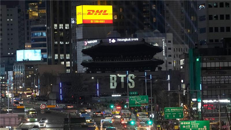 Das Zentrum Seouls verwandelt sich in eine riesige Outdoor-Bühne.