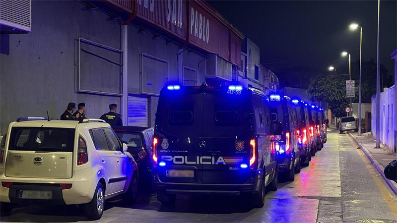 Spannungen bei Migranten-Verlegung in Ceuta Das Zentrum am Hafen ist das fünfte vorübergehende Aufnahmelager in Ceuta.