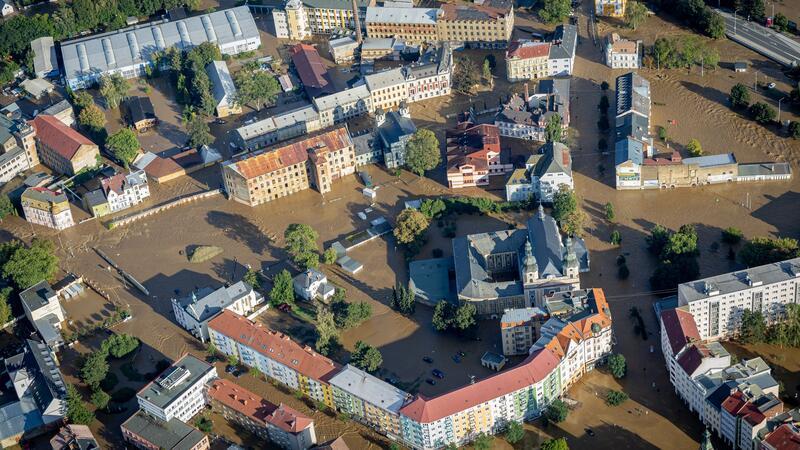 Was hat das erneute Hochwasser mit dem Klima zu tun? Das Zentrum der Stadt Krnov in Tschechien ist überflutet.