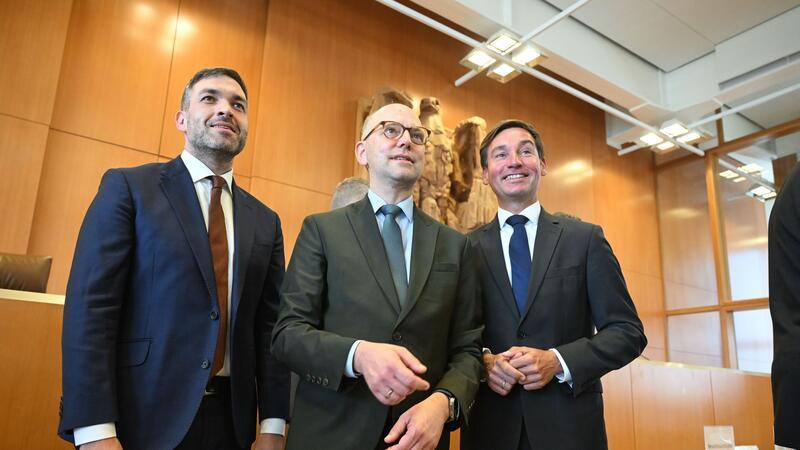 Karlsruhe prüft Ampel-Wahlrecht: nur teils verfassungswidrig Das Ziel - eine Verkleinerung des Bundestags - habe man erreicht, sagen Vertreter der Ampel-Parteien.