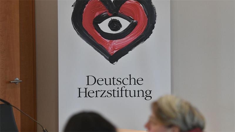 Herzbericht: Weniger Todesfälle durch Herzinfarkte Das Ziel muss sein, eine Schädigung der Herzkrankgefäße zu verhindern, so die Herzstiftung (Archivbild).