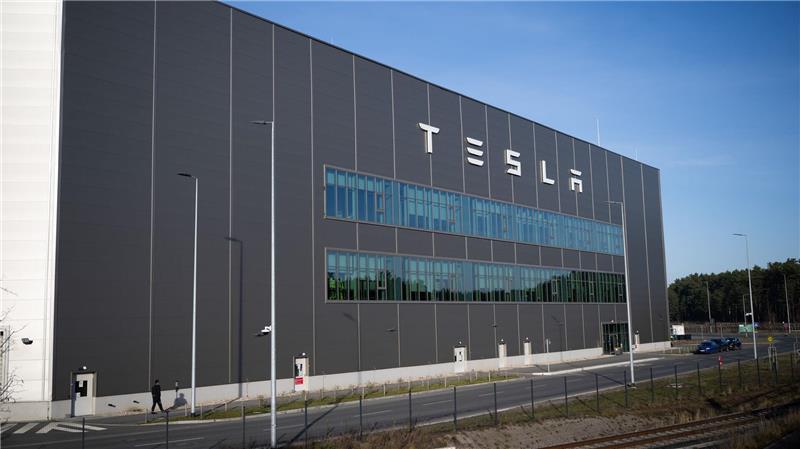 Tesla peilt komplette Batteriefertigung in Deutschland an Das Ziel von Tesla: „Von der Batteriezellen bis zu Fahrzeugen soll alles an einem Standort produziert werden.“