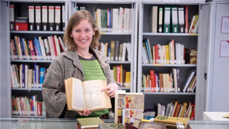 Pfauenpastete, Reiherbrust - und magere Kochkompetenz Das älteste Rezeptbuch in der Deutschen Kochbuchbibliothek ist etwa 300 Jahre alt. Museumsleiterin Mira van Leewen stellt es vor.
