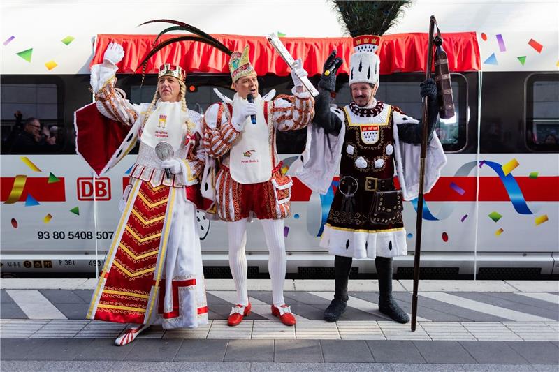 Frauen ins Kölner Dreigestirn? - Gedankenspiele im Karneval Das aktuelle Kölner Dreigestirn: Prinz Boris I. (M, Boris Müller), Bauer Marco (r, Marco Schneefeld) und die Jungfrau Agrippina (Andre Fahnenbruck).