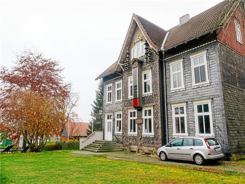 Das alte Postgebäude dient wohl nicht mehr lange als Marineheim.  Foto: Römhild