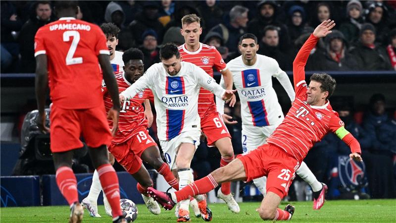 Das bislang letzte Duell zwischen Messi (Mitte) und Müller war das Achtelfinal-Rückspiel zwischen Bayern und Paris im März 2023. (Archivbild)