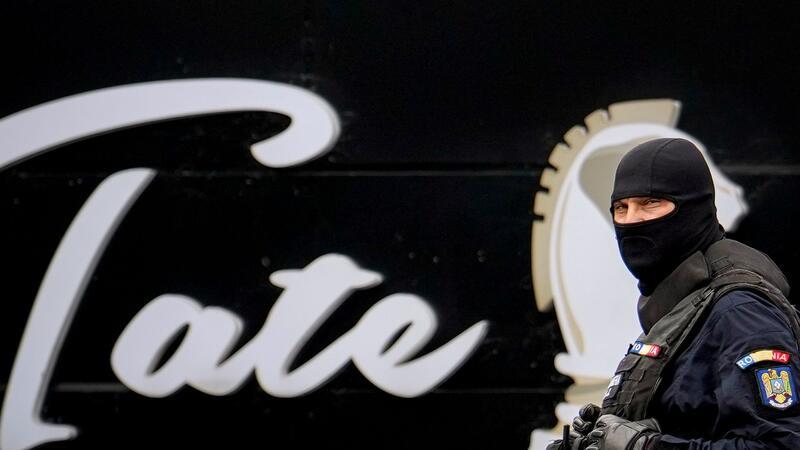 Influencer-Brüder Tate in Rumänien erneut festgenommen Das britisch-amerikanische Influencer-Bruderpaar Tate wurde in Rumänien erneut festgenommen.