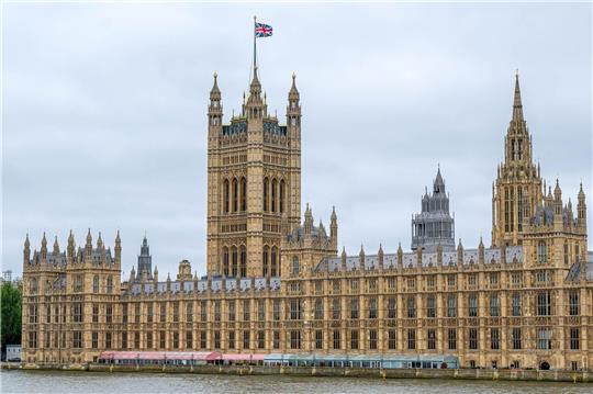 Das britische Unterhaus hat zwei Änderungsanträge des Oberhauses mit Regierungsmehrheit abgelehnt.