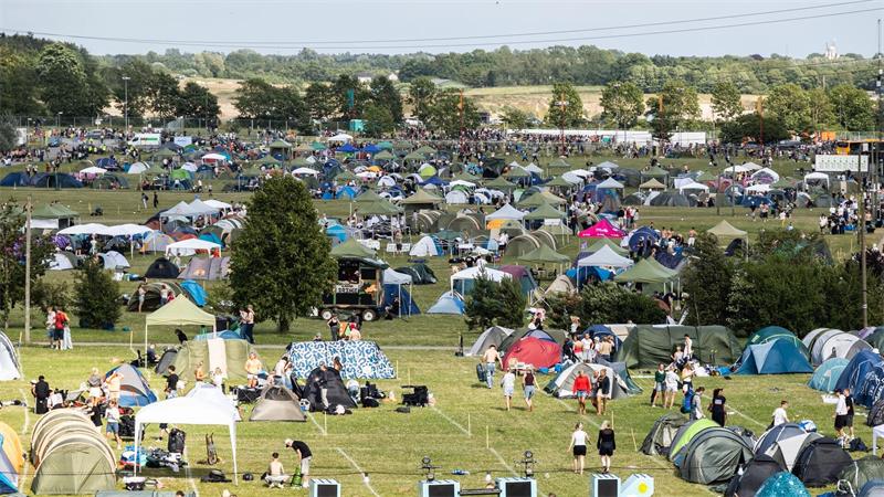 Das dänische Roskilde-Festival besuchen jedes Jahr mehr als 130.000 Menschen - hier ein Bild von 2025. (Archivbild) 