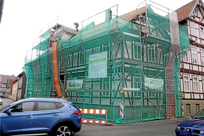 Das denkmalgeschützte Fachwerkhaus in der Vorwerkstraße wird von Dach bis Keller Saniert.  Foto: Roß