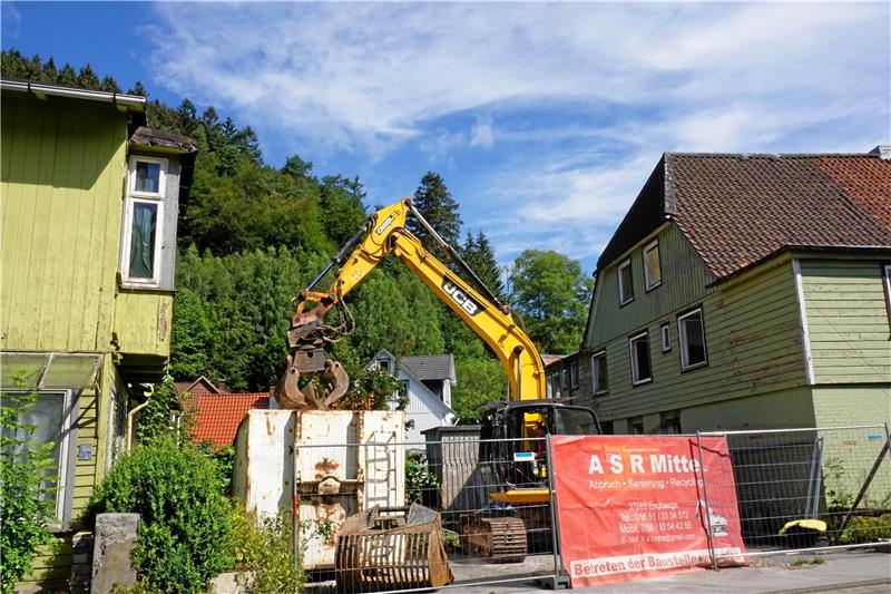 Das einstige Haus Gast in der Hindenburgstraße/Ecke Schützenstraße wird abgerissen.  Fotos: Seltmann
