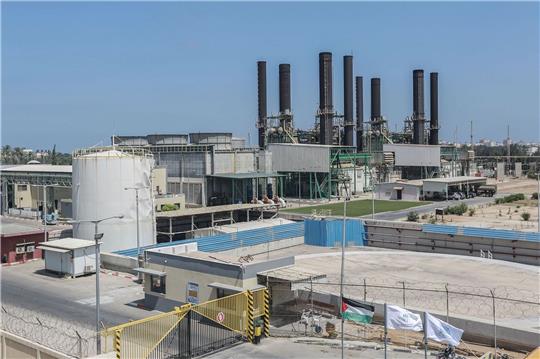 Das einzige Kraftwerk im Gazastreifen ist nach Angaben der palästinensischen Elektrizitätsgesellschaft wegen Treibstoffmangels abgeschaltet worden.