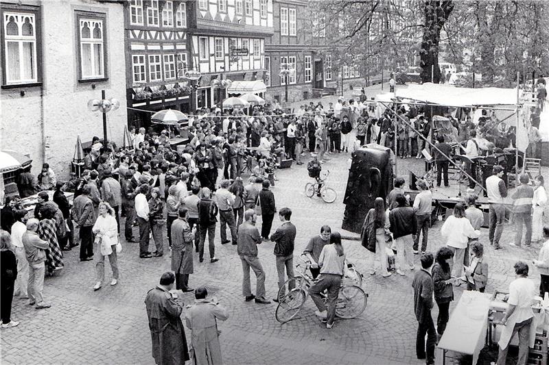 Das erste Freiluftkonzert an Kriesters Nagelkopf – die Idee dazu entsteht in der „Quetsche“. Ein Jahr später geht es auf die Kaiserpfalz-Wiese. Wiederum zwölf Monate später tritt dort Joe Cocker auf.  Repros: Epping
