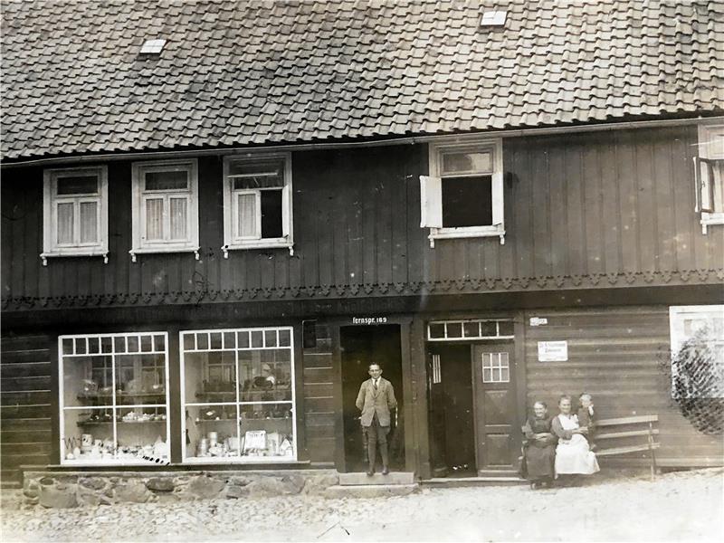 Die Firma Junker wird 100 Jahre alt Das erste Geschäft Adolf Junkers in der Marktstraße 10. Das Haus ist 1929 abgerissen worden.