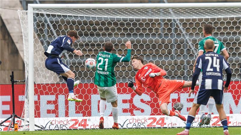 Das erste Heimtor im vierten Heimspiel: Sebastian Grönning erzielt das 1:0 gegen Preußen Münster.