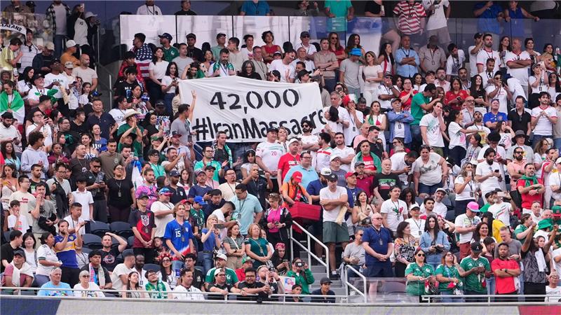 Irans Fußballer senden Botschaften - im und nach dem Spiel Das erste WM-Spiel des Iran war politisch brisant und aufgeladen.
