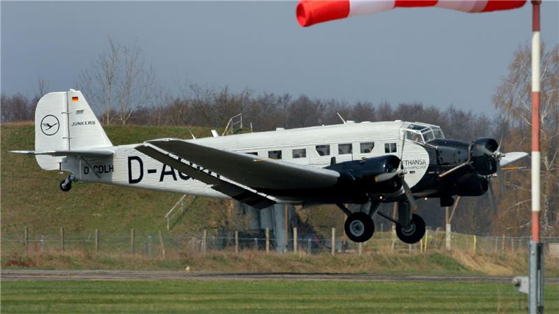 Letzte Station Museum: „Tante Ju“ bei Lufthansa angekommen Das „fliegende Denkmal“ Ju 52 ist reif fürs Museum. (Archivbild)