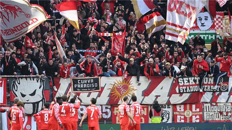 Das frühe 1:0 widmeten die Mainzer dem verletzten Silas.