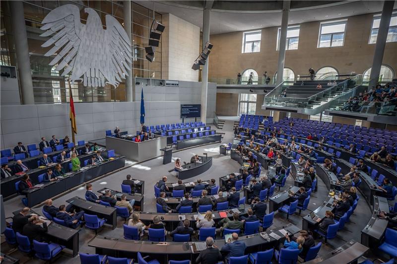 49-Euro-Ticket nimmt vorletzte finanzielle Hürde Das geplante «Deutschlandticket» ist mit einem Einführungspreis von 49 Euro im Monat zum 1. Mai geplant - die Finanzierung soll heute im Bundestag beschlossen werden.