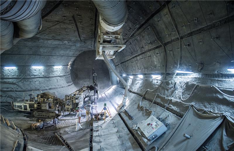 Flickschusterei beim Endlager Schacht Konrad? Das geplante Endlager Schacht Konrad in Salzgitter, ein altes Bergwerk, ist mit bis zu 1000 Metern eine der tiefsten Baustellen Deutschlands. Bis zu 1000 Menschen arbeiten hier. Foto: picture alliance / Silas Stein/dpa