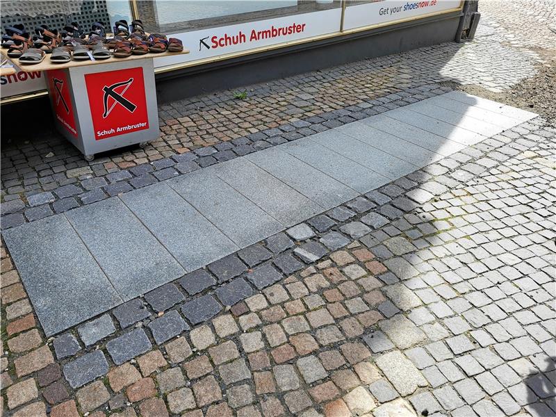 Marktplatz: Grüne fordern neue Planung Das geplante Granitband soll um den Marktplatz verlegt werden – bis zu einer Breite von 6,90 Meter. Foto: Roß