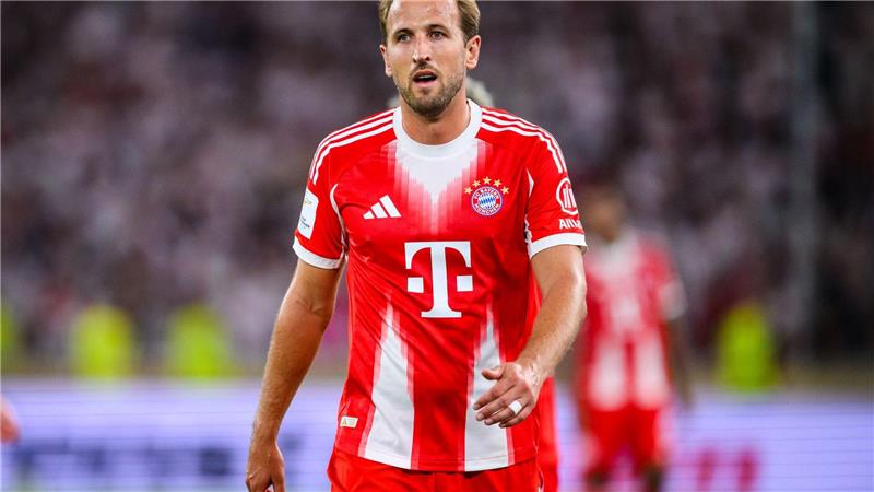 Neuer Millionenvertrag für den FC Bayern mit der Telekom Das große „T“ auf den Bayern-Trikots - hier bei Harry Kane - symbolisiert die Partnerschaft des Rekordmeisters mit der Telekom.