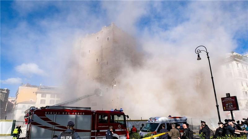 Verschütteter Bauarbeiter nach Turmeinsturz in Rom gestorben Das historische Bauwerk im Stadtzentrum wurde zum Zeitpunkt des Unglücks renoviert.