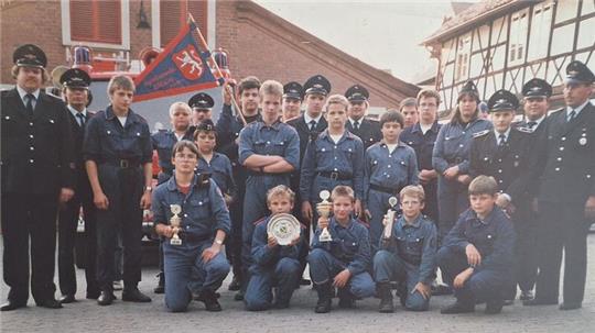 Das historische Foto zeigt die Jugendfeuerwehr Schladen im Jahr 1991.