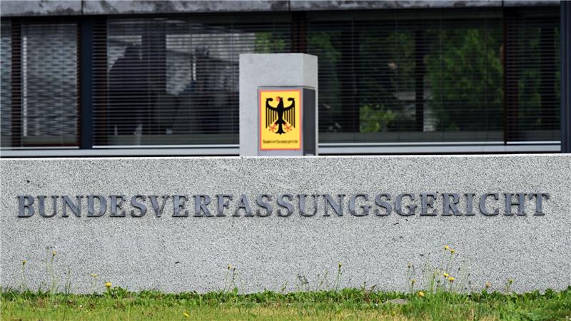 Ramstein und US-Drohnen - Gericht sieht keine Schutzpflicht Das höchste deutsche Gericht beschäftigte sich mit einer Verfassungsbeschwerde von zwei jemenitischen Männern, deren Verwandte 2012 bei einem US-Drohnenangriff in ihrem Heimatort getötet worden waren.