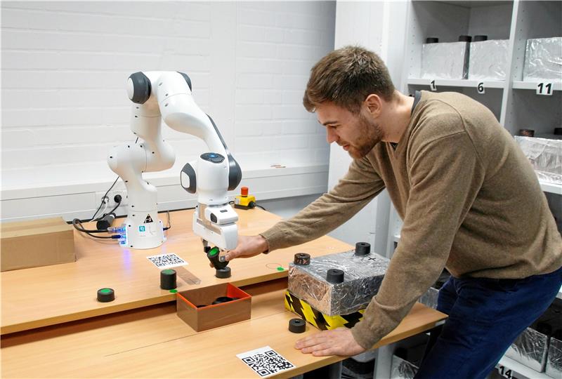 Clausthaler Forscher entwickeln empathischen Roboter Das interdisziplinäre Forschungsprojekt wird vom Niedersächsischen Wissenschaftsministerium gefördert. Foto: TU Clausthal