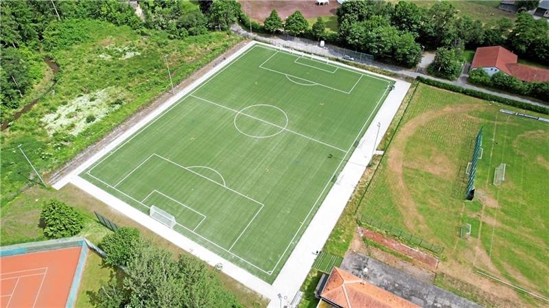 Das ist das neue Schmuckstückchen des FC Seesen: Seit einigen Wochen ist der Kunstrasenplatz fertig. Er gehört zum Plan des Vereins, bis in die Bezirksliga aufzusteigen.  Foto: Privat