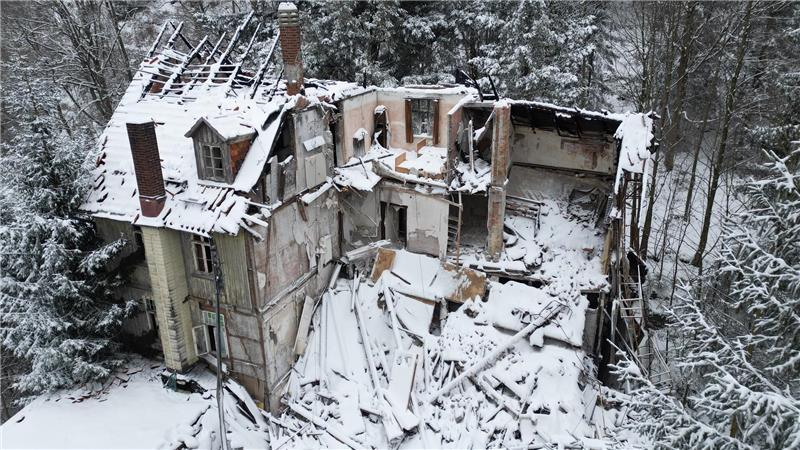 Das marode Gebäude ist vor wenigen Tagen eingestürzt.