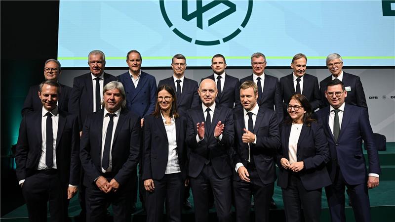 Gestalten statt verwalten: Neuendorf bleibt DFB-Boss Das neue DFB-Präsidium.