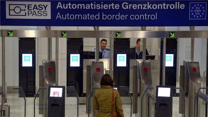Goodbye, Passstempel: EU startet elektronisches Grenzsystem Das neue EU-Grenzsystem soll mehr automatisierte Kontrollen ermöglichen. (Archivbild)