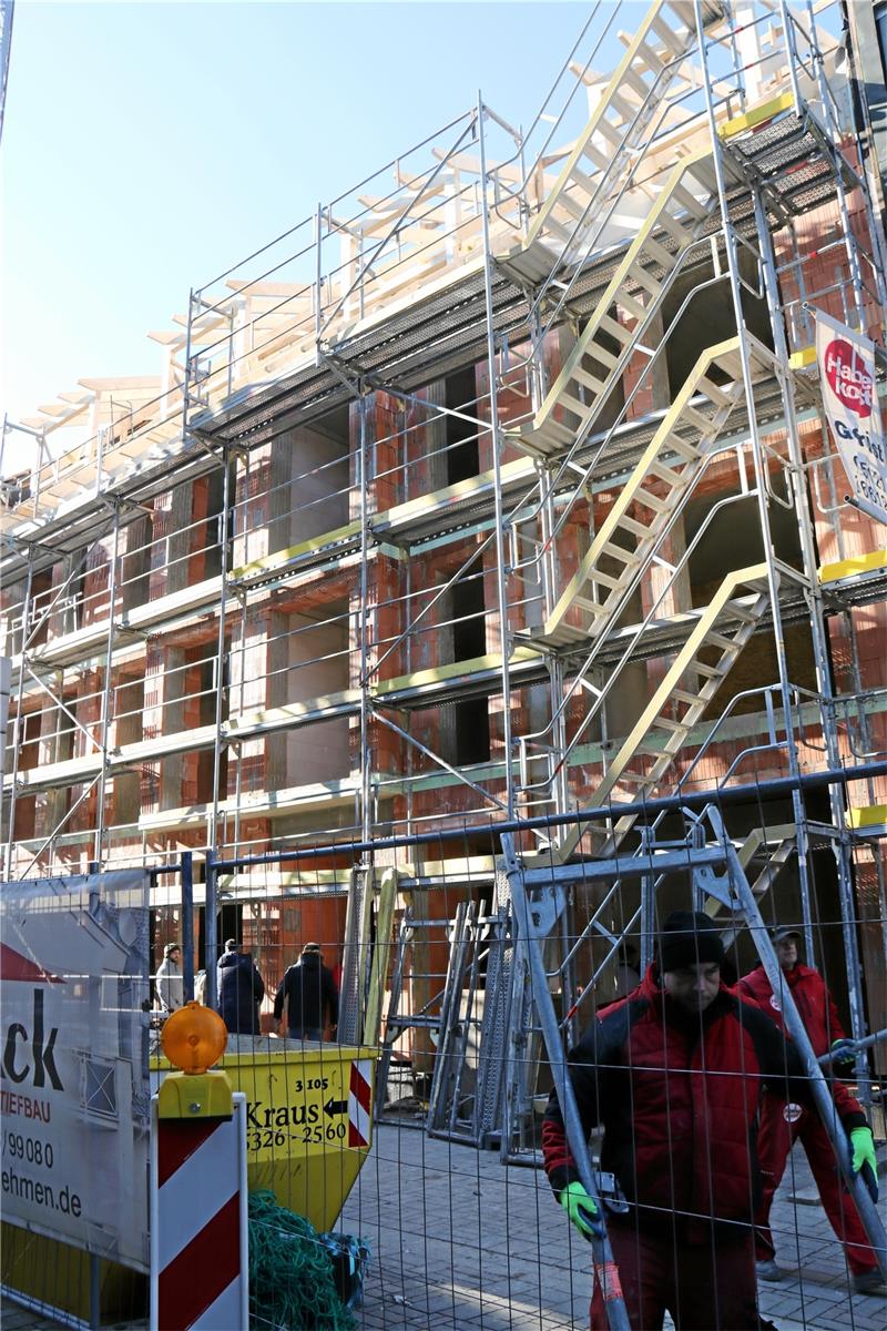 Richtfest beim neuen Hotel in der Goslarer Altstadt Das neue Hotel an der Petersilienstraße soll im September fertig sein.