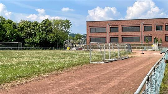 Das neue Schulzentrum Goldene Aue in Goslar soll auch eine neue Leichtathletikanlage erhalten. Darüber ist sich die Politik einig.