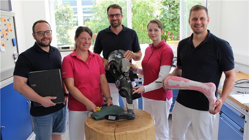 Neustart bei Kruse & Demmrich Das neue Team des Sanitätshauses Kruse & Demmrich (v.l.): Kevin Salten, Dana und Ulrich Hahn, Jasmin Mohrmann und Florian Deutsch.