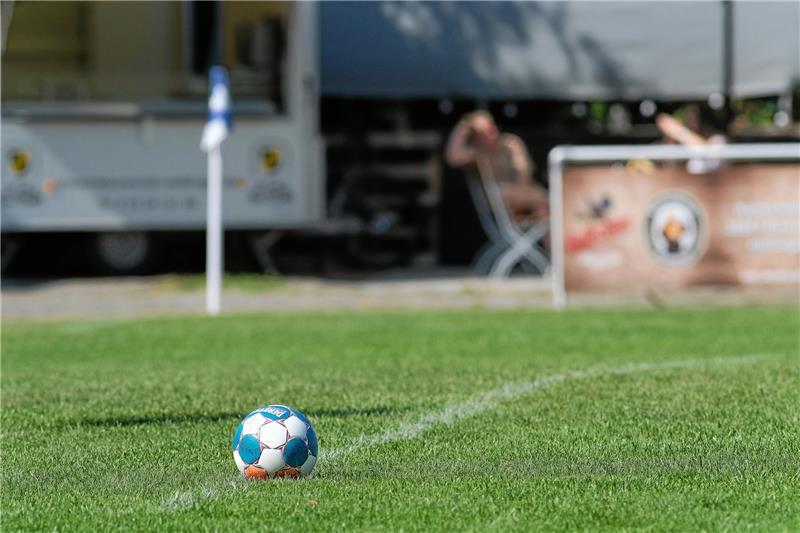 Fehlende Spieler und neue Trainer Das runde Leder liefert immer Gesprächsstoff. Foto: GZ-Archiv